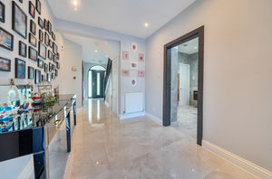Spacious entrance hall- click for photo gallery